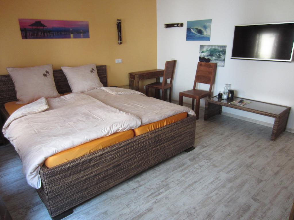 Cleo'S Hotel Kallstadt Room photo