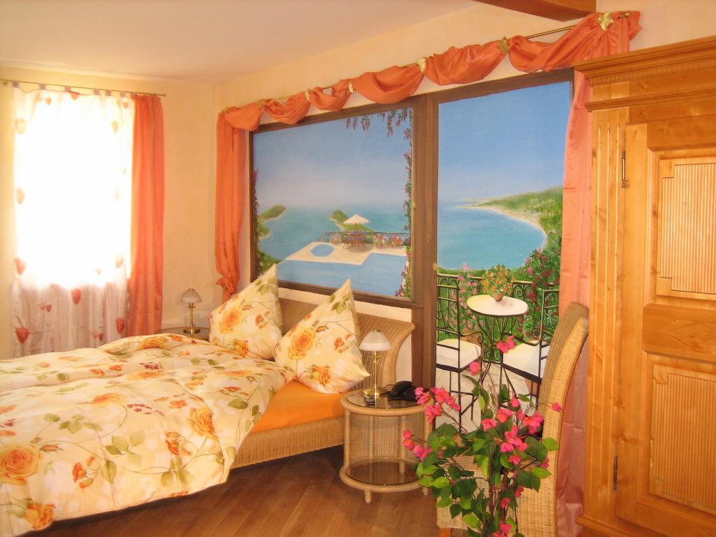 Cleo'S Hotel Kallstadt Room photo